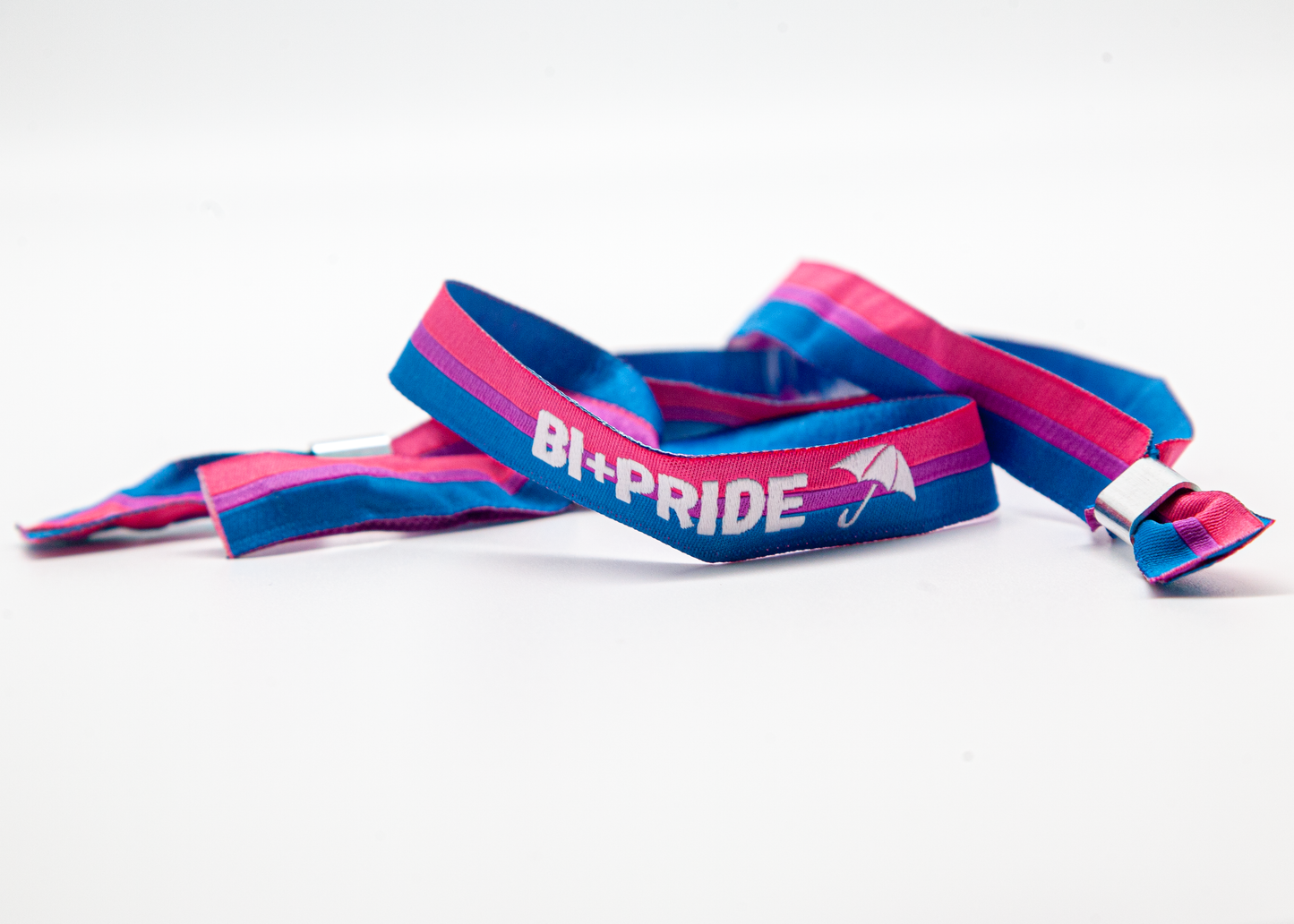 "Bi+ Pride" Armbändchen mit Bi-Pride-Flag